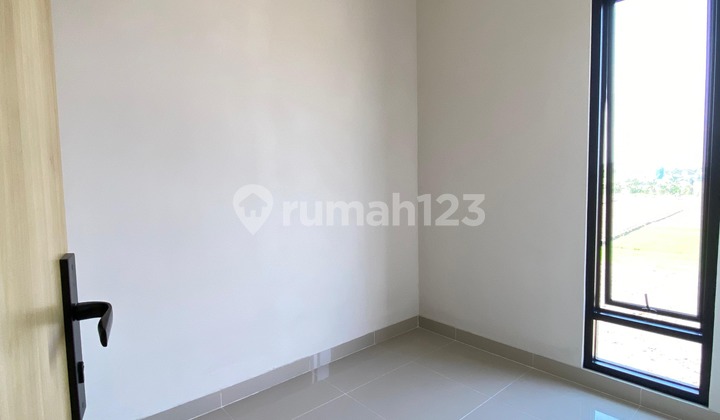 2-Story Luxury House Near UNS