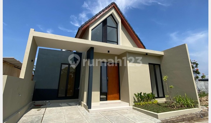 Modern Design 1-Story Exclusive House Near UNS 1