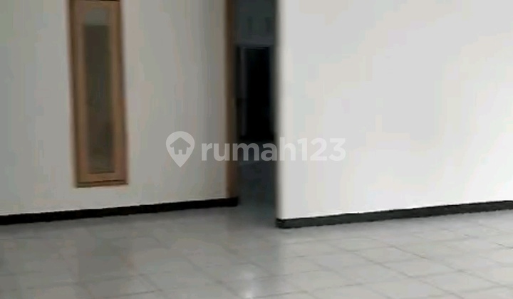 a well-maintained ready-to-use ruko in Tebel Gedangan near PSJ Waru A Yani