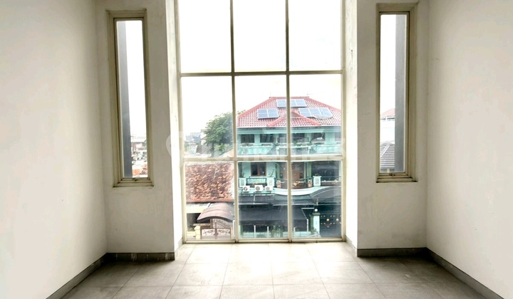 3-Storey Shop House on Raya Kutisari, Near UK Petra, Juanda, Waru, Wonocolo 1