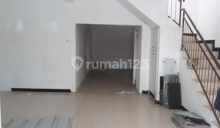 graha Regency Sidoarjo dekat alun2 kota keramaian sekolah petra gor