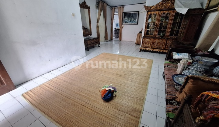 Affordable 200 M2 House with SHM, Strategically Located Near Lebak Bulus MRT Station 2