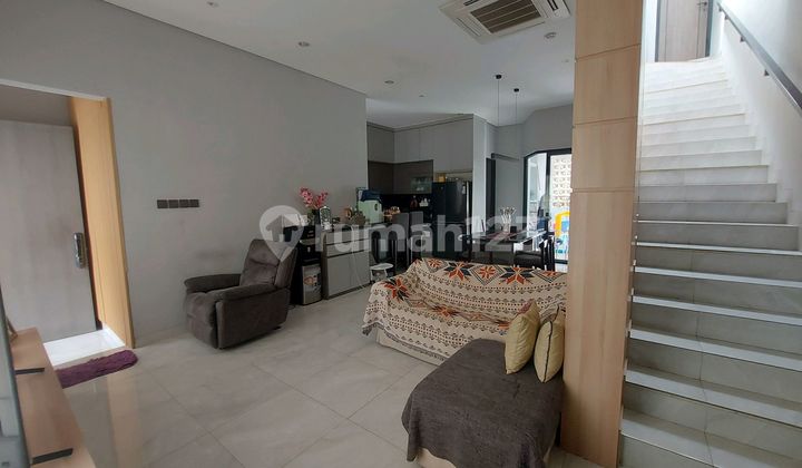 Jual Rumah 2 Lantai di Jalan Pahlawan Rempoa 2