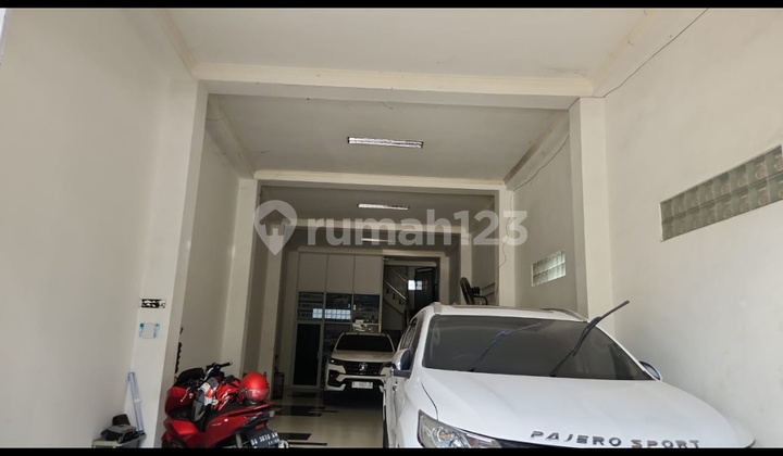 Rent 2-Story Shop House in Banjarmasin on Provincial Roadside 2