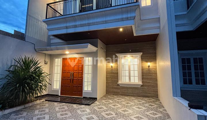 Jagakarsa Cluster, South Jakarta. 2 floors + rooftop. Cash/KPR.