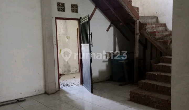 For rent: 2-story shop house, Tulangan, Sidoarjo. For rent: 2-story shop house, Tulangan, Sidoarjo.