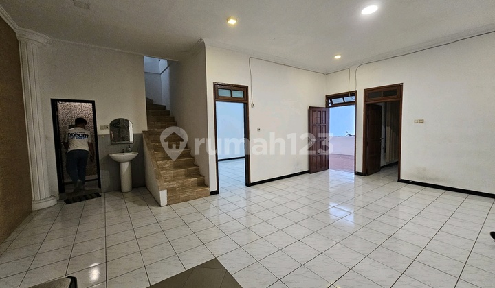 rumah strategies 2 lantai dekat mall 2