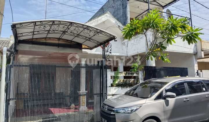 For rent: 5-bedroom house, strategic location, Darmo Permai