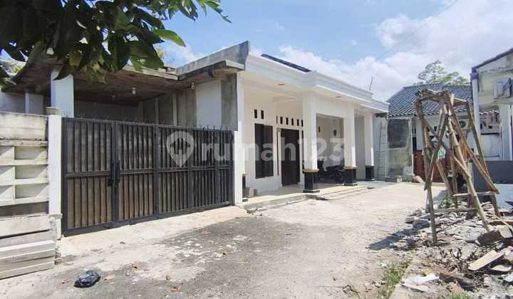 Ready-to-Occupy House, Land Area 100 Meters, Already 2 Floors Ready.