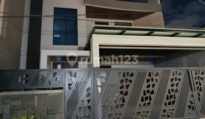 Rumah New Gress Kedung Baruk Ada Kolam Renang