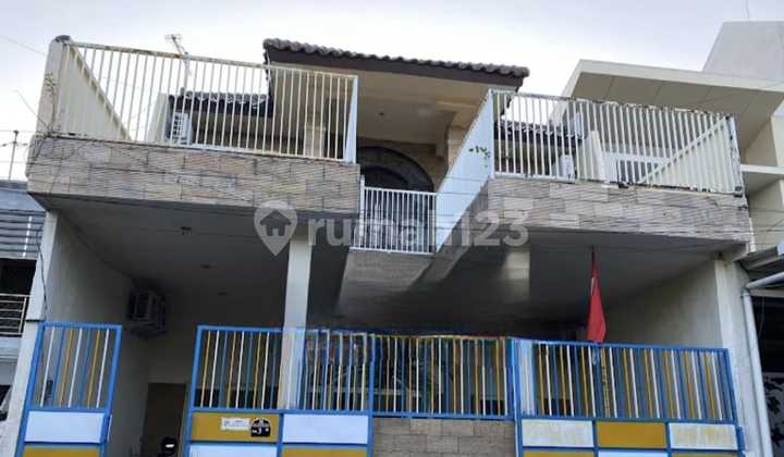 Strategic Manyar Jaya House