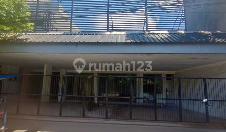 Bangunan Komersial Undaan Kulon Strategis