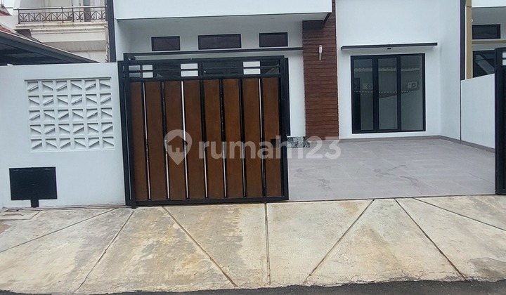 Di Jual Rumah Mewah 2 Lantai Dekat Akses Jalan Tol Area Bsd