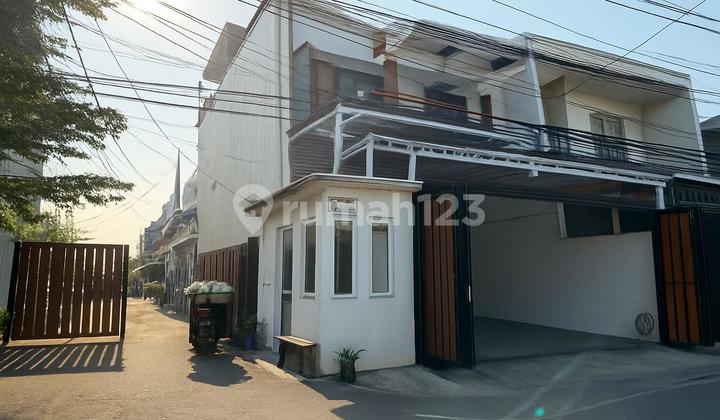 Di Jual Rumah 2 Setengah Lantai Siap Huni Dekat Pintu Tol Desari