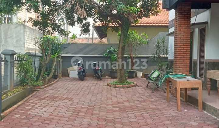 Disewakan Rumah Besar&parkir Luas Cocok Utk Tempat Tinggal/kantor 2