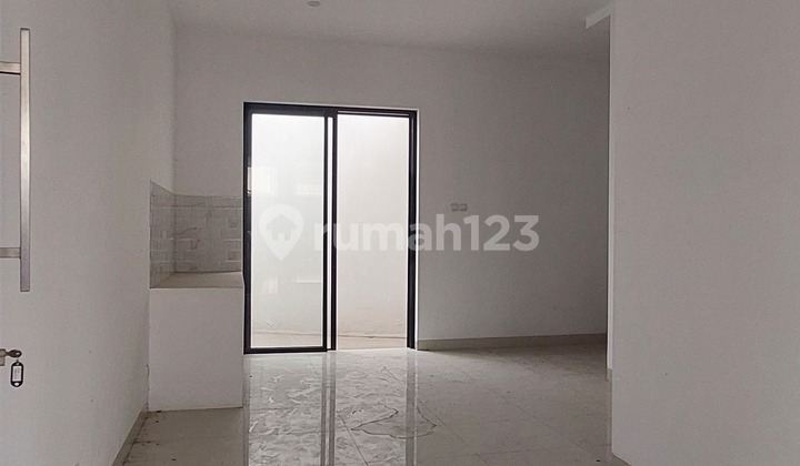 For Sale 2-Story Move-in Ready House Inside Cluster Near LRT Ciracas 2