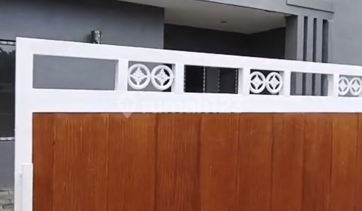 Dijual Rumah Lantai 2 Lokasi di Kebo Iwa Utara