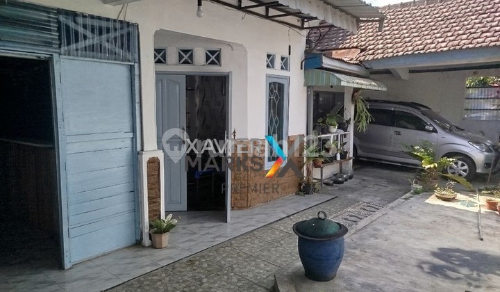 For Rent: Cheap 3 BR House in Central Malang City, Near Lavalette Hospital