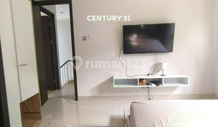 Modern House with a Comfortable Environment in Kebayoran Residence 9794 2
