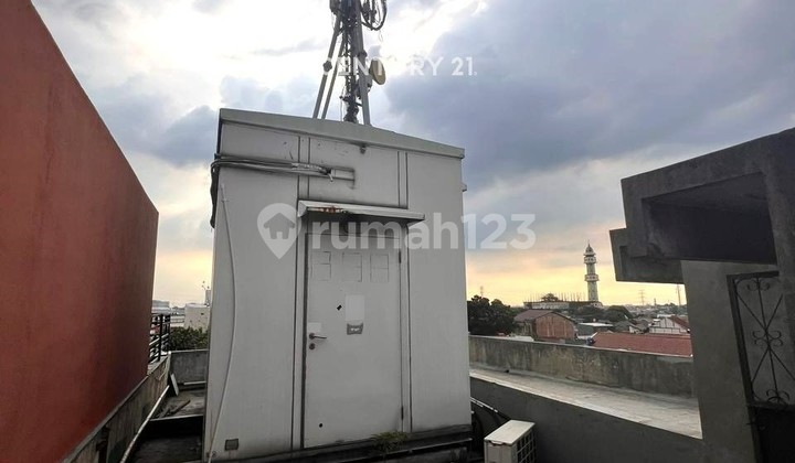 Strategic 3-Story Shop House Near Bintaro Plaza and Toll Gate 10314 2