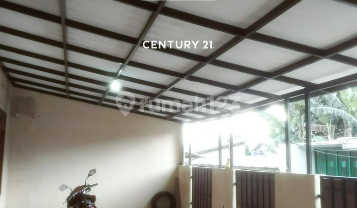 House Needs Renovation Large Land in Pamulang 9618