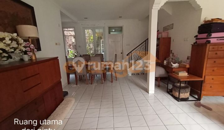 Turun Harga!! Dijual Rumah 2 Lantai Dekat Sekolah di Kota Wisata 2