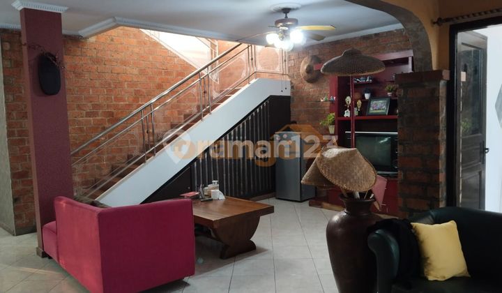 Di Jual Rumah 2 Lantai Gaya Kontemporer di Raffless Hills Cibubur 2