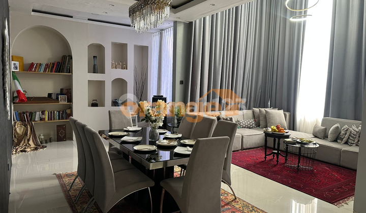 Di Jual Rumah Mewah 3 Lantai Hook di Legenda Wisata Cibubur 2