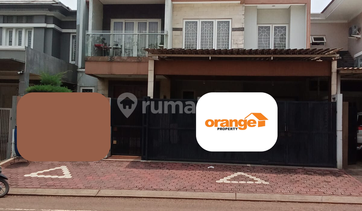 Rumah Dengan Kolam Renang di Boulevard Kota Wisata Cibubur 