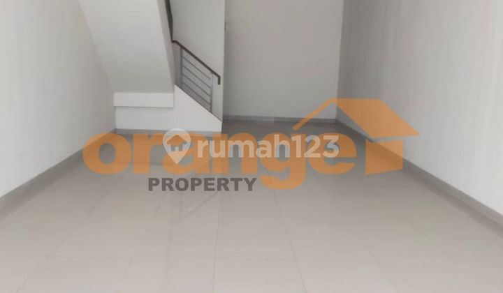 For Rent 3-Story Shop House Near Narogong Main Road, Cibubur Tourism City 2