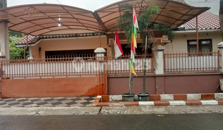 2-Story House, Corner Lot, On Main Street of the Complex, Near Cijago Toll Road 2-Story House, Corner Lot, On Main Street of the Complex, Near Cijago Toll Road