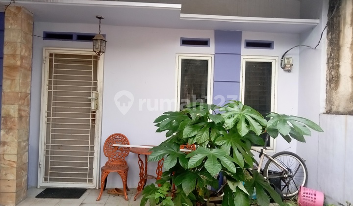 Comfortable and Beautiful Cilodong House, 10 Minutes to Depok City Square 2