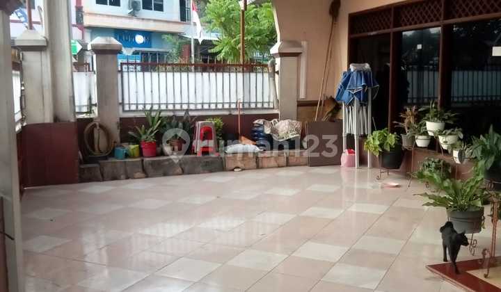 2-Story House, Corner Lot, On Main Street of the Complex, Near Cijago Toll Road 2-Story House, Corner Lot, On Main Street of the Complex, Near Cijago Toll Road