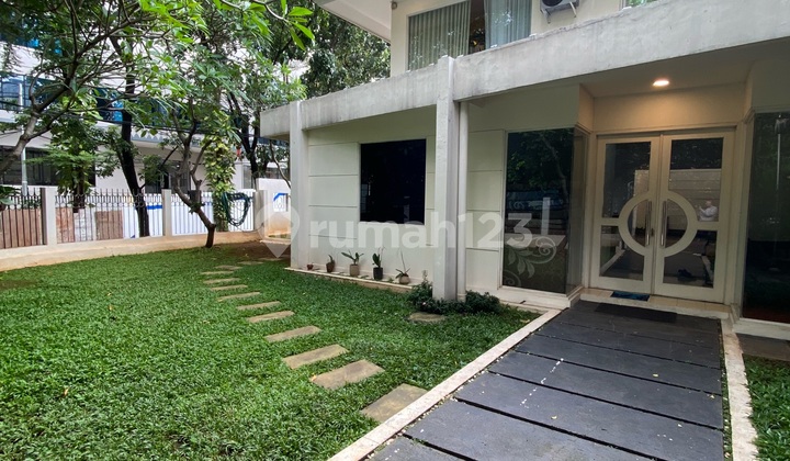 Prime Location! Corner House on Kerinci Raya, Kebayoran Baru, Suitable for Office/Business