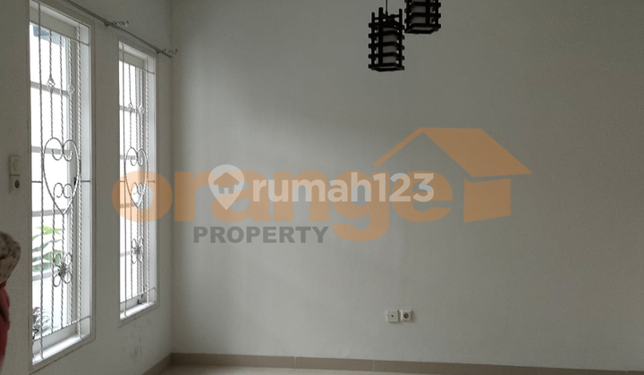 Turun Harga!! di Jual Rumah 2 Lantai di Legenda Wisata Cibubur 2