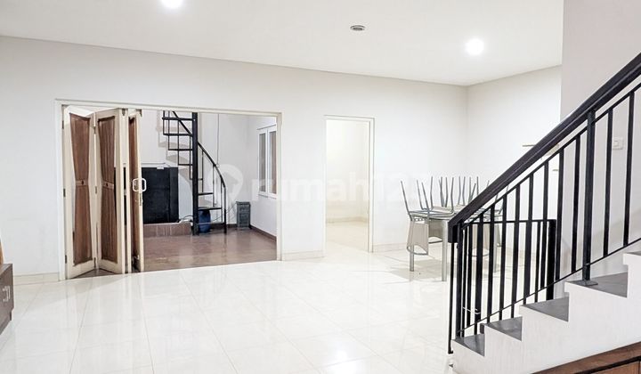 Sewa Raffless Hills Cibubur Semi Furnished Bangunan Minimalis