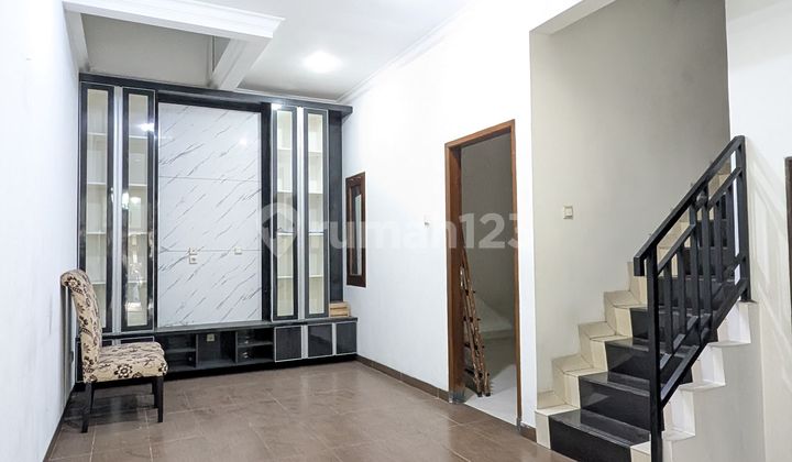 For Rent: Many Rooms House Raffless Hills Cibubur Semi Furnished 2