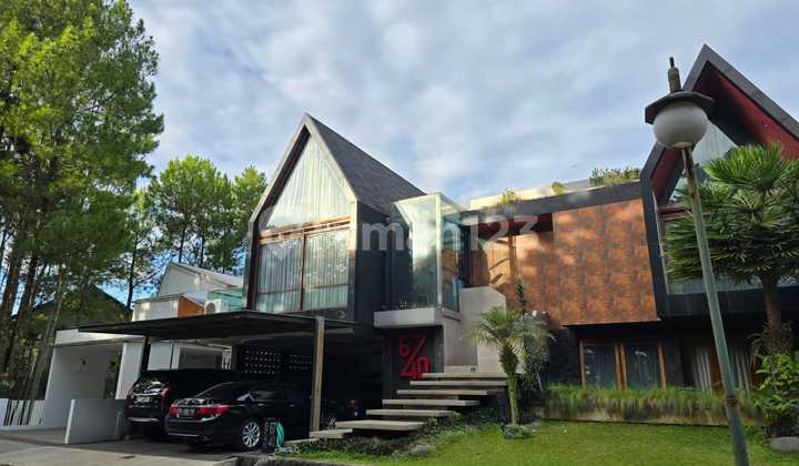 Dijual Rumah Mewah Full Furnished di Dago Resort Kota Bandung
