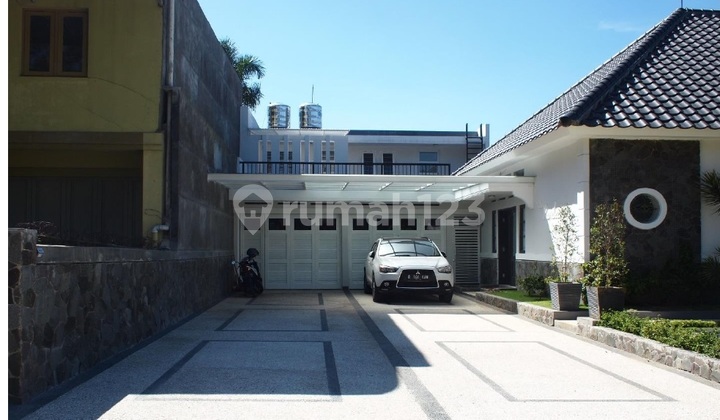 Dijual Rumah Villa Klasik di Lembang Kota Bandung 2