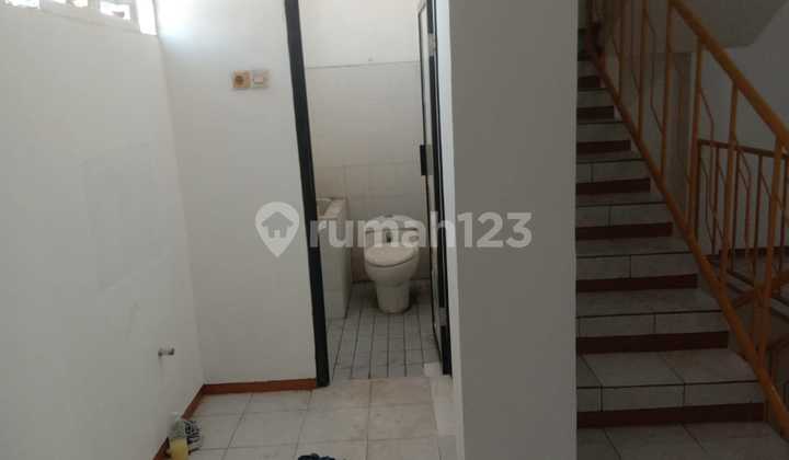 For Rent: 3-Story Shop House in Strategic Location on Raya Kupang Jaya 2