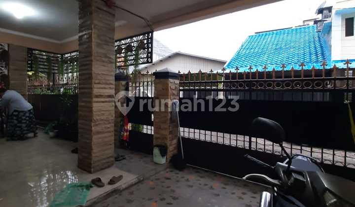 Rumah Cantik 3 Lantai Dikawasan Dukuh Kupang Barat 2