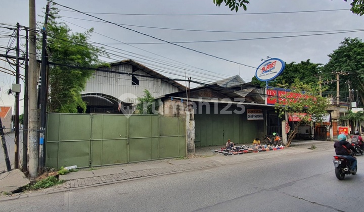 Strategic Warehouse with Zero Road Access in Manukan Area Strategic Warehouse with Zero Road Access in Manukan Area