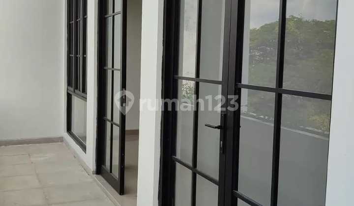 Premium Location Shop House for Rent in Darmo Baru Barat, Ready to Occupy 2