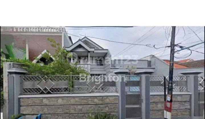 Super Wide Ready-to-Occupy House in Petemon Sidomulyo 2