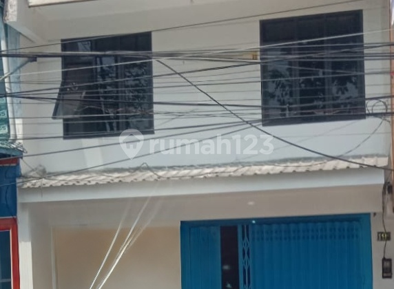For Rent: 3-Story Shop House in Strategic Location on Raya Kupang Jaya