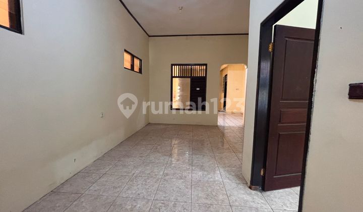 Rumah Luas 2 Lantai Disewakan di Tebet Timur - 4+1 Kt, Lokasi Strategis & Lingkungan Premium 2