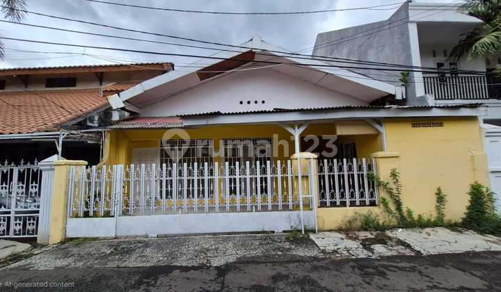 Strategic Residential House for Rent in Tebet Timur Dalam - Access for 2 Cars, 2 Carports, Ready to Occupy Strategic Residential House for Rent in Tebet Timur Dalam - Access for 2 Cars, 2 Carports, Ready to Occupy