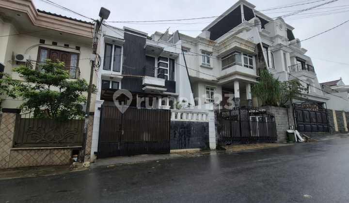 Rental House Tebet Barat - Access for 3 Cars - 4+1 Bedrooms - 250 M² Building Area 2