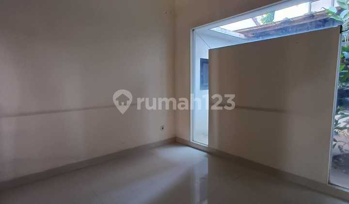 Rumah Luas Jalan Lebar Bebas Banjir - Hunian Nyaman Strategis di Kalibata Jakarta Selatan 2