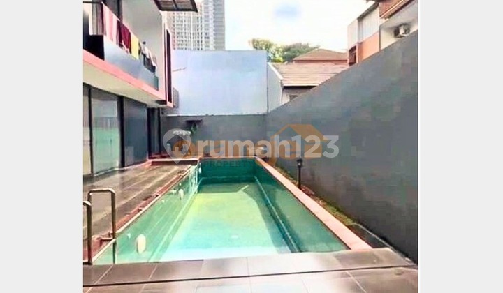 Di Jual Rumah 3 Lantai Siap Huni di Samping Transmall Cibubur 2